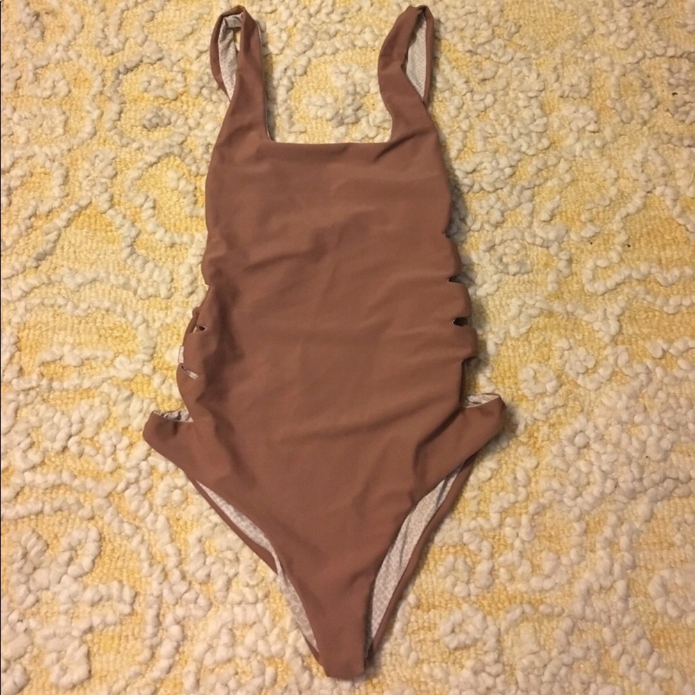 Acacia Swimsuit - Hideaway in color beach babe